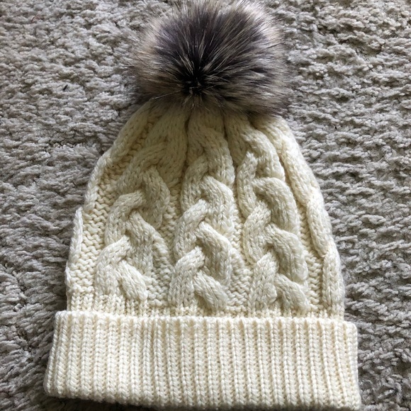 White/cream Pom Pom hat - Picture 1 of 1